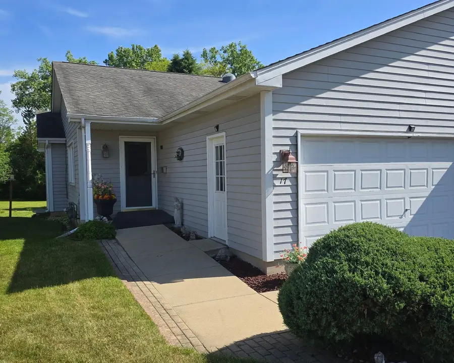 17 Silver Trail, North Aurora, IL 60542 - #2