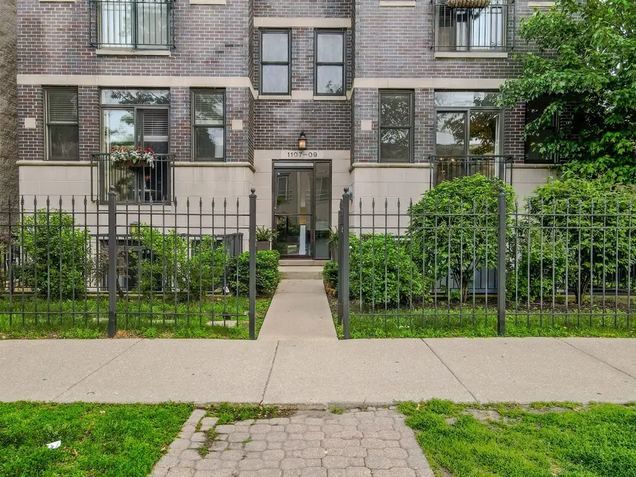 1109 W Cornelia Avenue #1W, Chicago, IL 60657 - #2