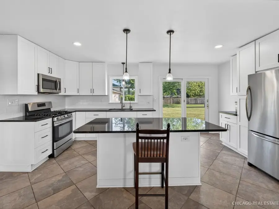 909 Northfield Avenue, Harvard, IL 60033 - #2