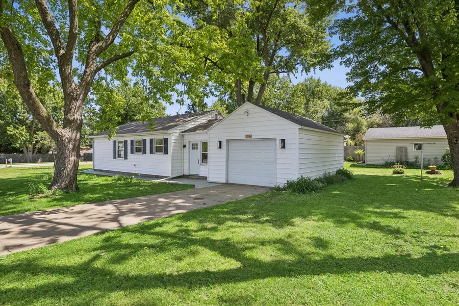 1347 15th Avenue S, Clinton, IA 52732 - #2