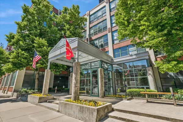 1800 W Roscoe Street #521, Chicago, IL 60657