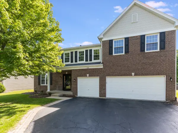 121 Augusta Drive, Gilberts, IL 60136