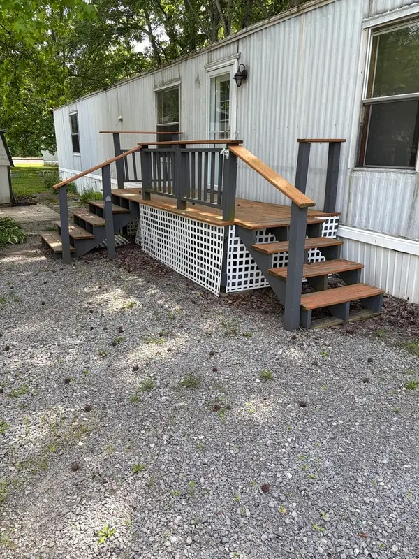 231 S Court Street S #40, Benton, IL 62812