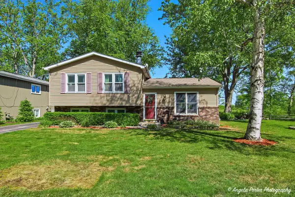 12 Sunshine Avenue, Third Lake, IL 60030