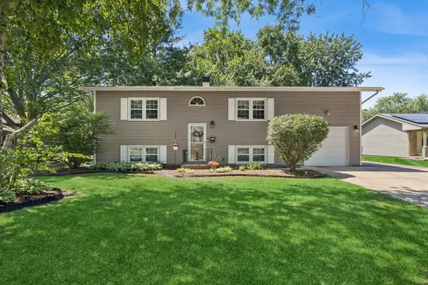 725 Wiltshire Court, Crystal Lake, IL 60014