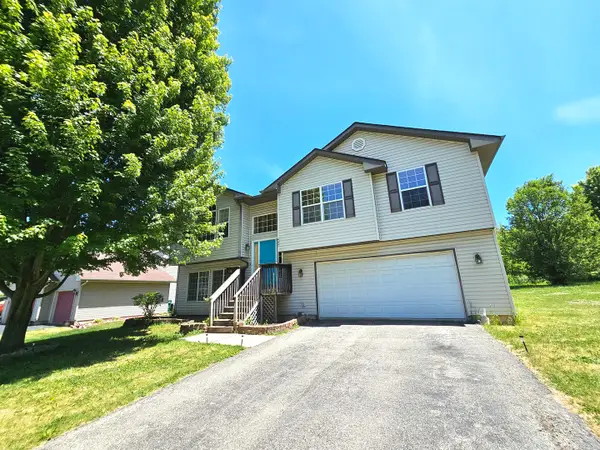 407 Staffordshire Drive, Poplar Grove, IL 61065