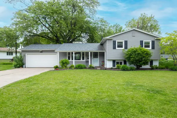 1717 Elmwood Court, Bettendorf, IA 52722