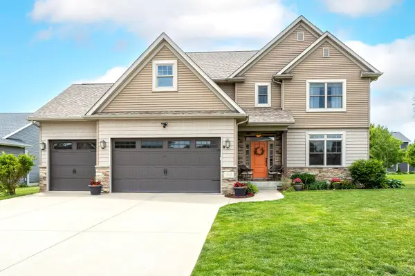 5882 Vanderginst Court, Bettendorf, IA 52722