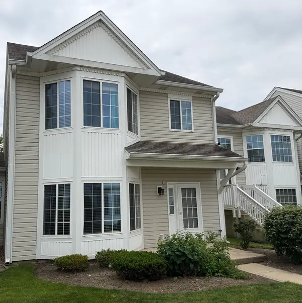 717 Hidden Creek Lane, North Aurora, IL 60542