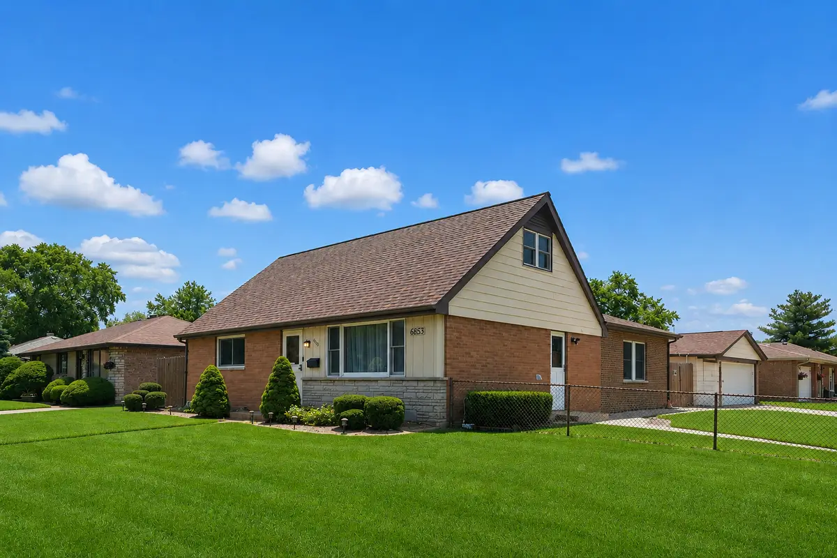 6853 Saratoga Drive, Bridgeview, IL 60455 - #1