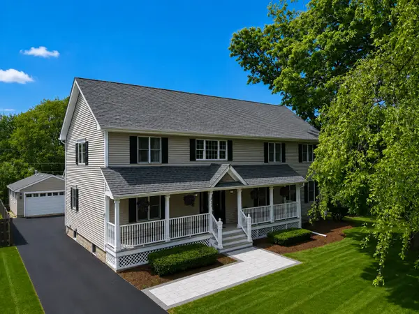 323 N Pleasant Road, Lake Zurich, IL 60047