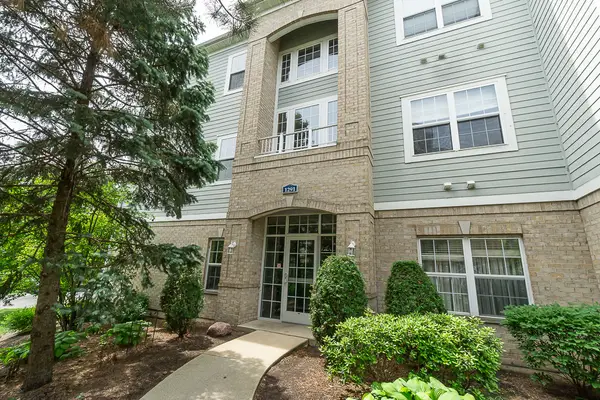 1291 W Lake Street #103, Addison, IL 60101