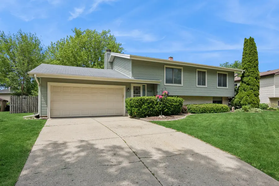 930 Camelot Drive, Crystal Lake, IL 60014 - #2