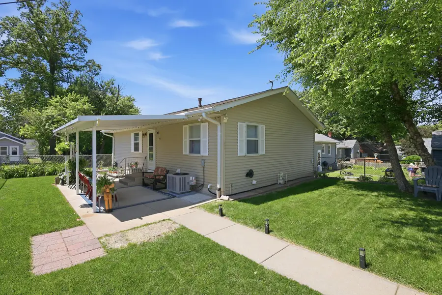 2544 Central Avenue, Bettendorf, IA 52722 - #2