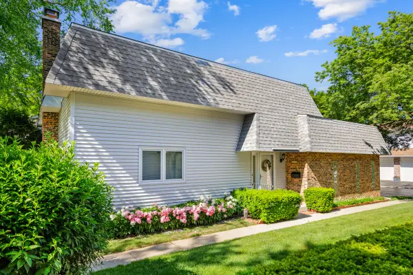 223 Pin Oak Drive #223, Wilmette, IL 60091