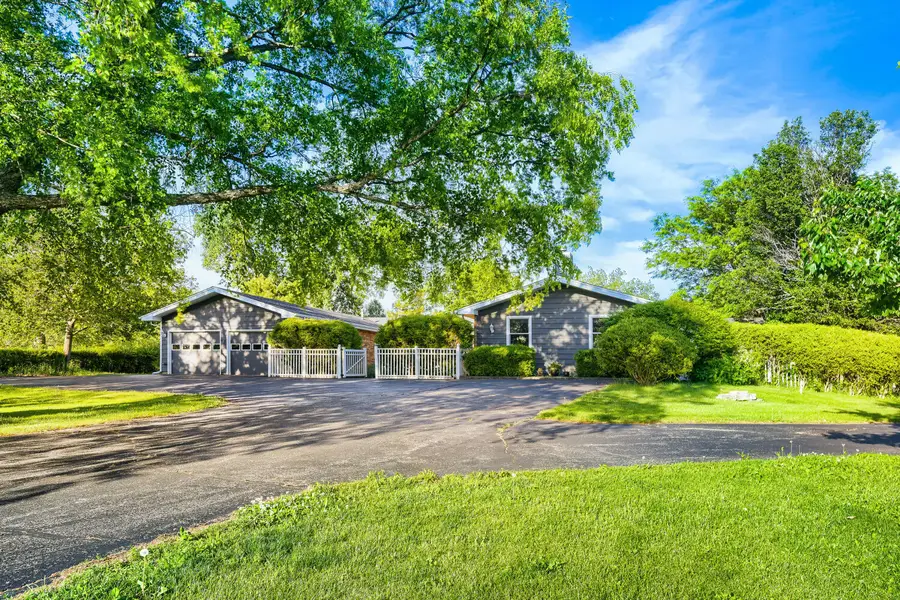9 Tomahawk Trail, Oswego, IL 60543 - #2