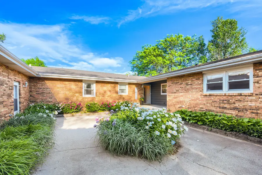 9 Tomahawk Trail, Oswego, IL 60543 - #3