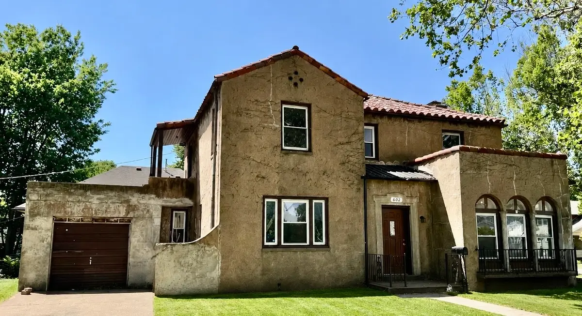602 S 9th Street, Clinton, IA 52732 - #1