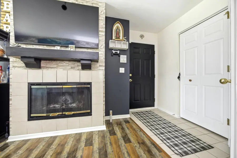 383 Woodview Circle #A, Elgin, IL 60120 - #2