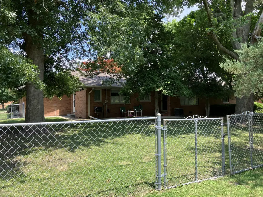 425 Crestmore Avenue, Mattoon, IL 61938 - #2