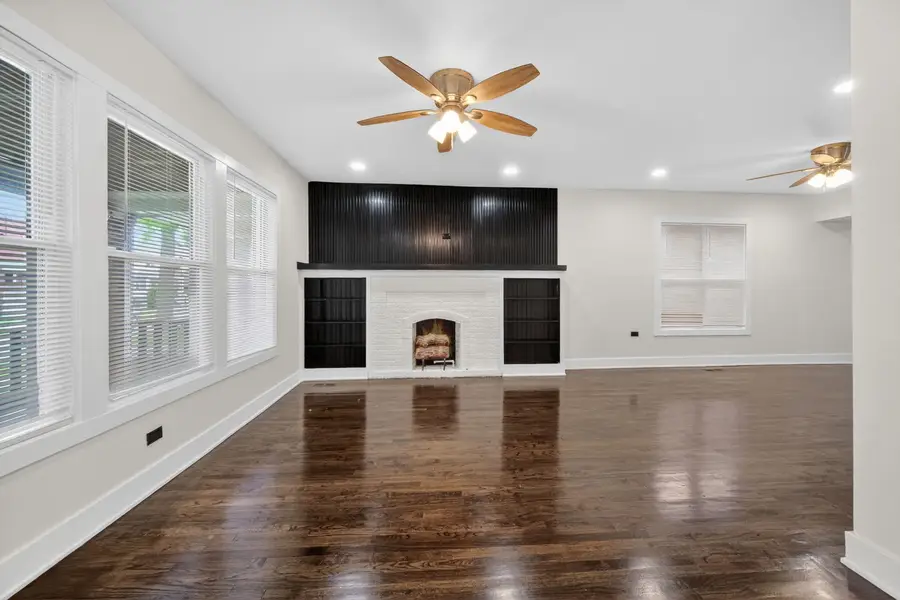 9420 S Saint Lawrence Avenue, Chicago, IL 60619 - #3
