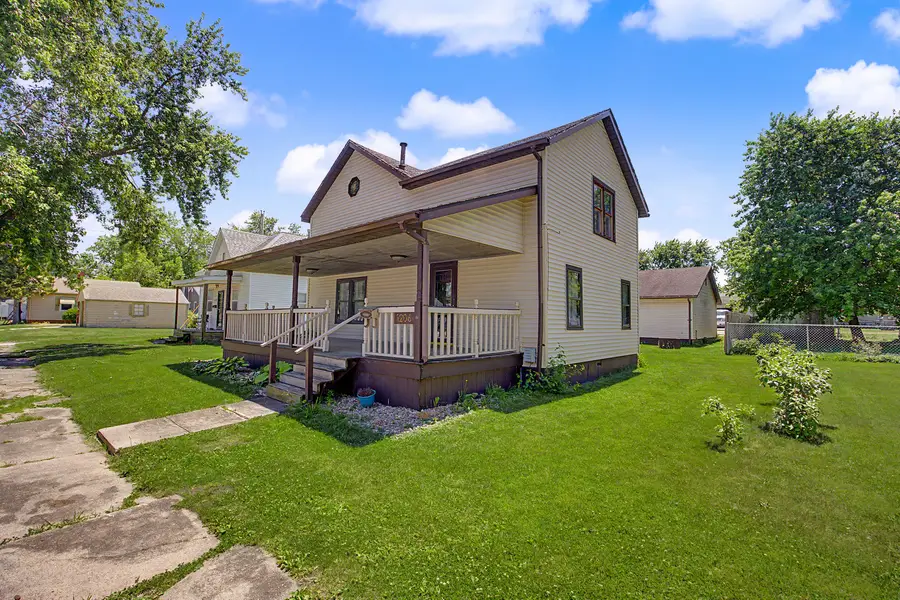 1206 E Main Street, Clinton, IL 61727 - #3