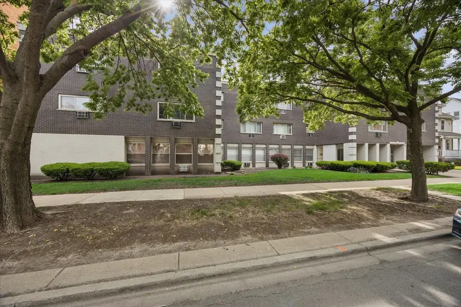 914 N Austin Boulevard #B8, Oak Park, IL 60302 - #2