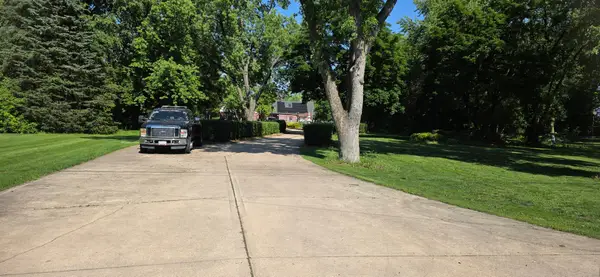 1N521 Mac Queen Dr Drive, West Chicago, IL 60185