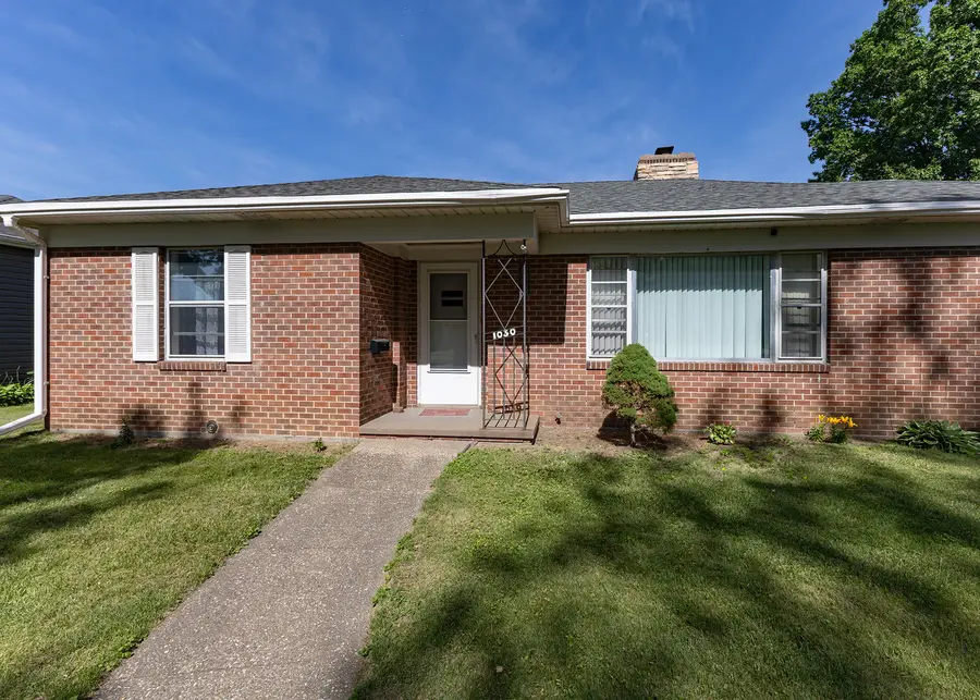 1030 N 3rd Street, Clinton, IA 52732 - #2