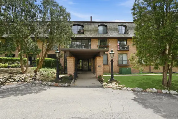 600 W Russell Street #309, Barrington, IL 60010