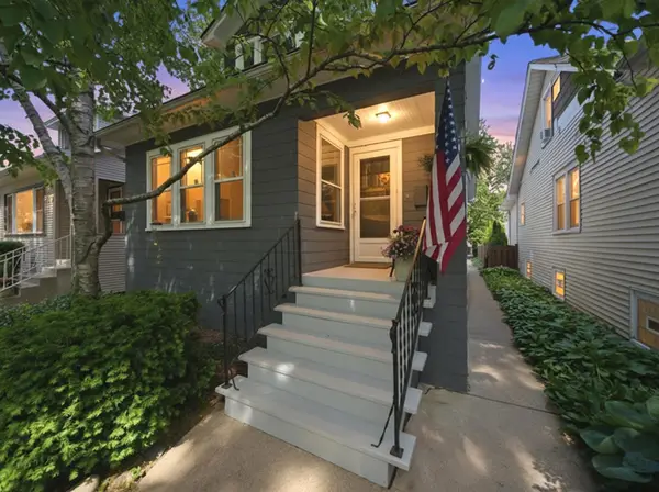 5733 N Marmora Avenue, Chicago, IL 60646