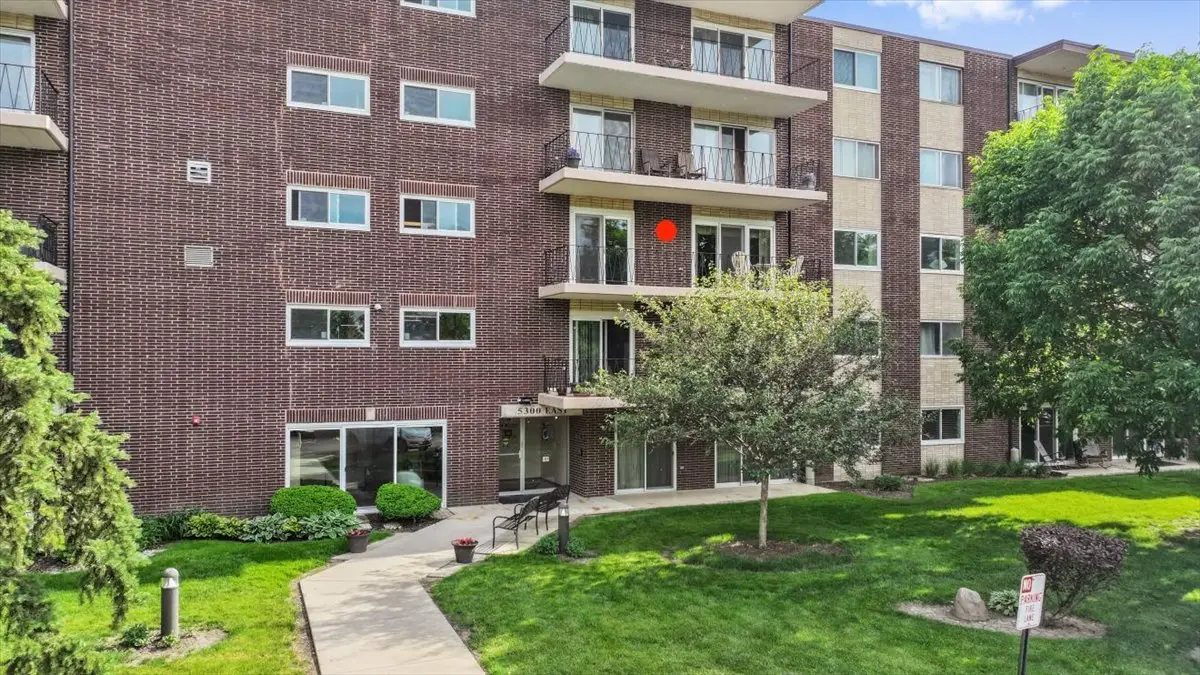 5300 Walnut Avenue #19C, Downers Grove, IL 60515 - #1