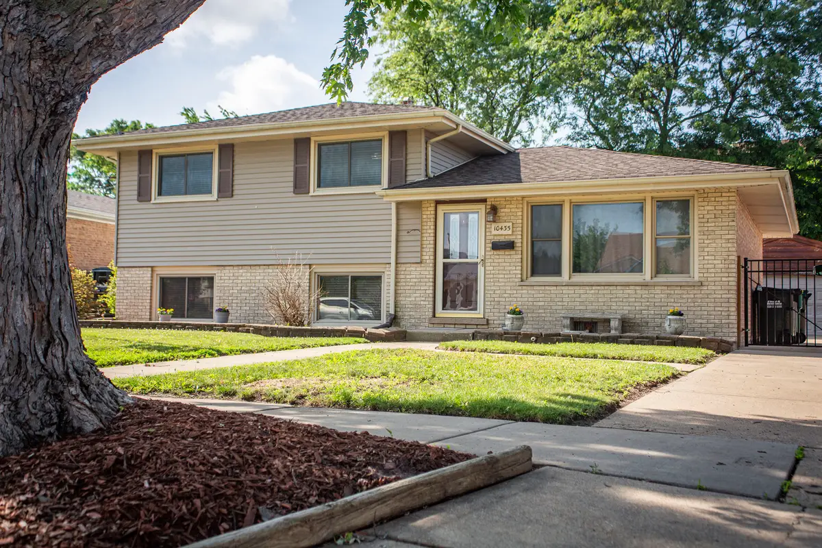 10435 Barnard Drive, Chicago Ridge, IL 60415 - #1