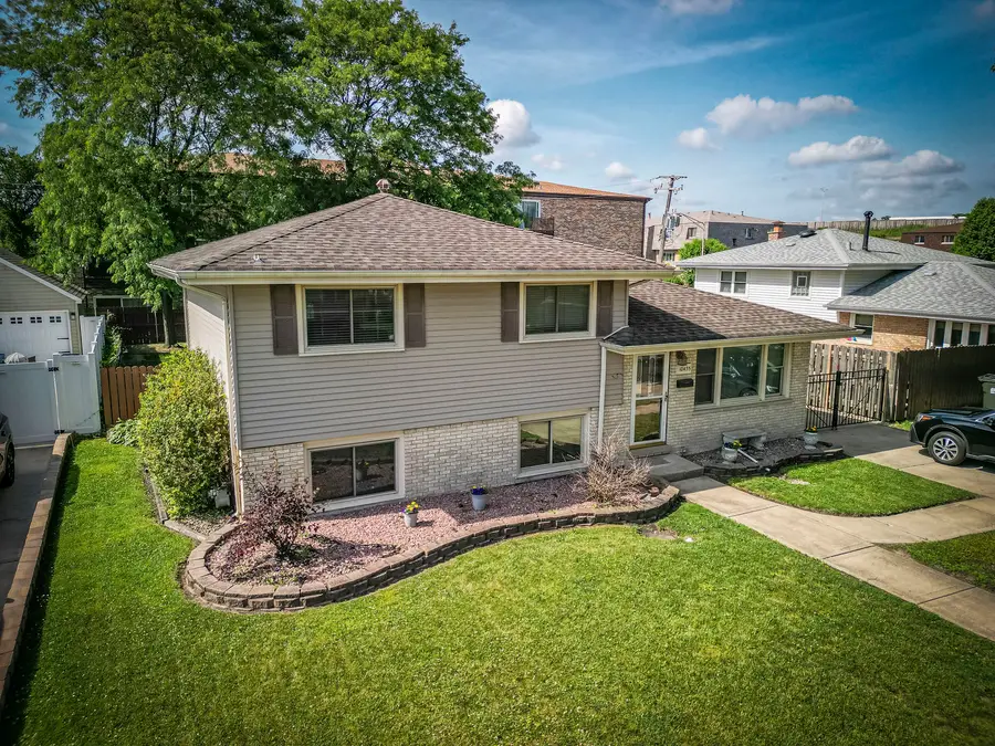 10435 Barnard Drive, Chicago Ridge, IL 60415 - #2