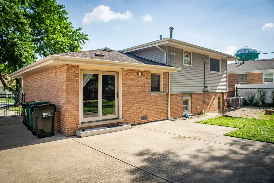 10435 Barnard Drive, Chicago Ridge, IL 60415 - #3
