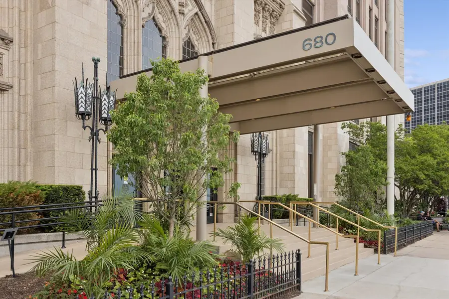 680 N Lake Shore Drive #221, Chicago, IL 60611 - #2
