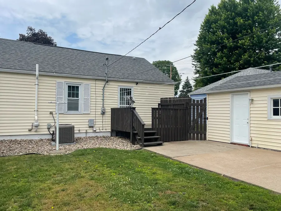 2107 Center Court, Clinton, IA 52732 - #2