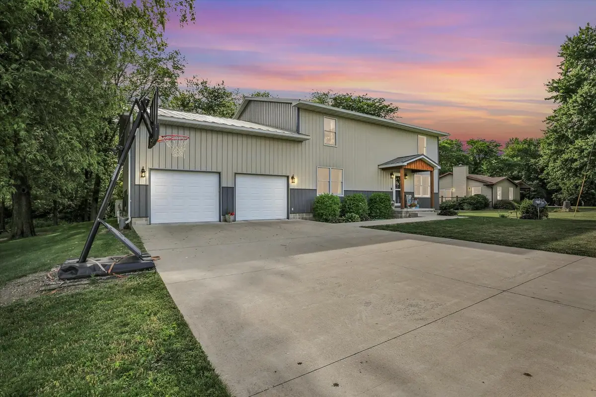 8909 N 2300 East Road, Fairbury, IL 61739 - #1