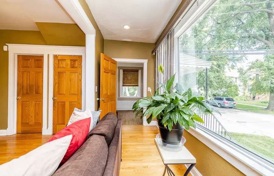 1910 Dewey Avenue, Evanston, IL 60201 - #3
