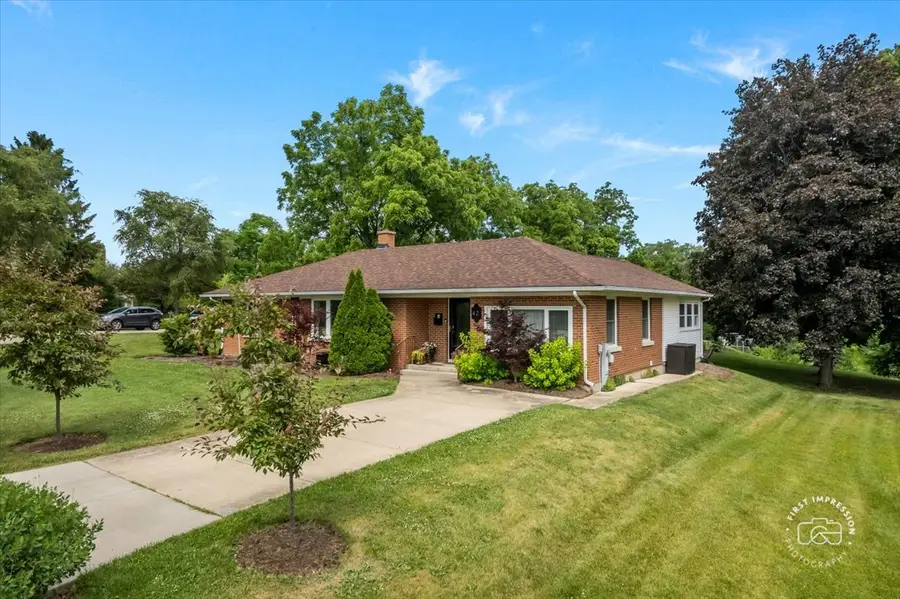 42 N 13th Avenue, Saint Charles, IL 60174 - #3