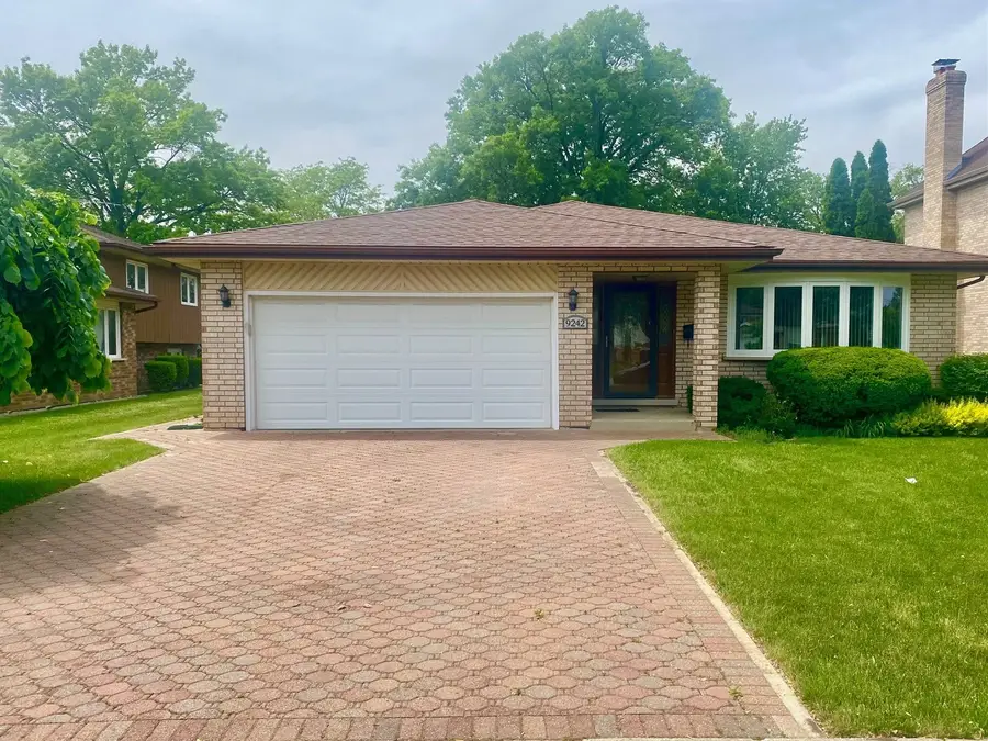 9242 N Washington Street, Niles, IL 60714 - #2
