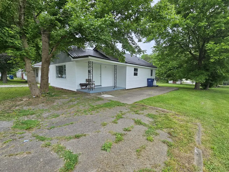 911 S 25th Street, Mount Vernon, IL 62864 - #2
