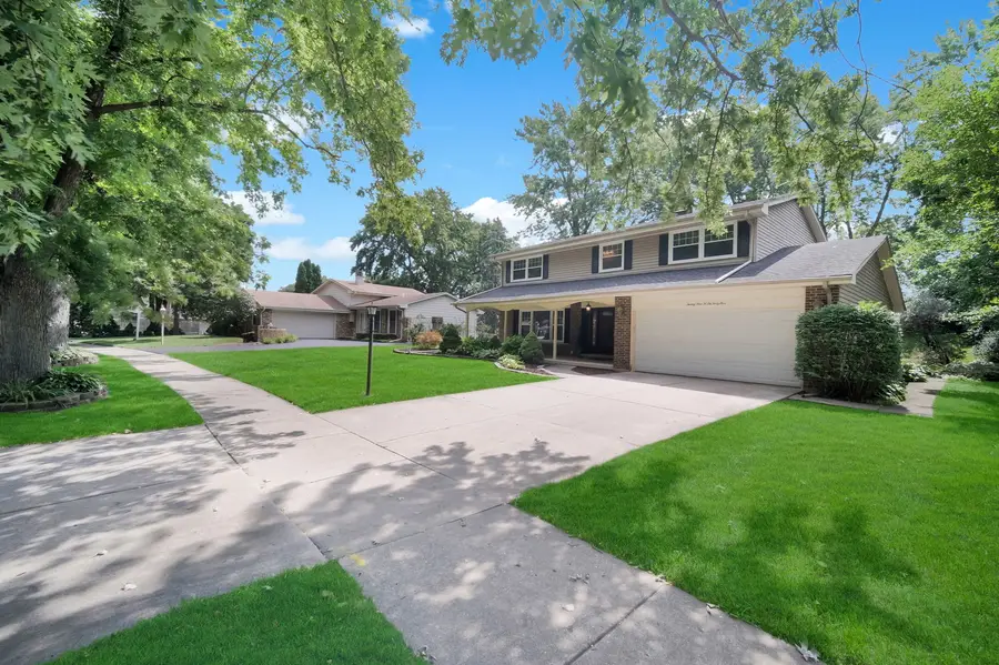 24W645 Woodcrest Drive, Naperville, IL 60540 - #3