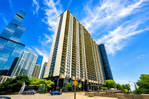 400 E Randolph Street #1304, Chicago, IL 60601
