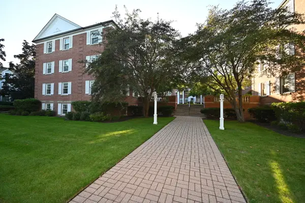 1402 Hinman Avenue #2E, Evanston, IL 60201