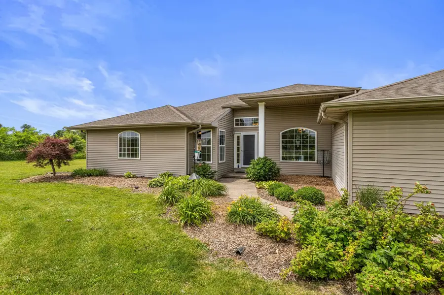 2665 Private Access 374 E, Mahomet, IL 61853 - #2