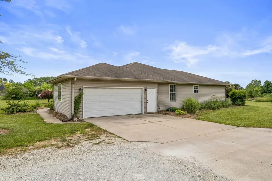2665 Private Access 374 E, Mahomet, IL 61853 - #3
