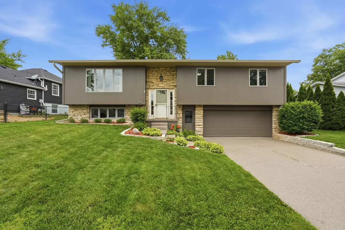 836 W 57th Street, Davenport, IA 52806 - #1