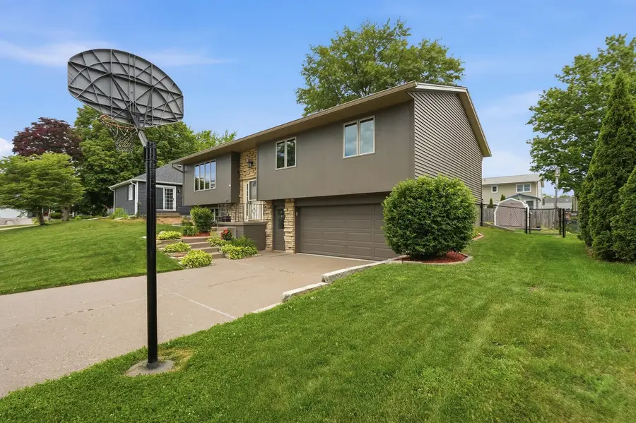 836 W 57th Street, Davenport, IA 52806 - #3