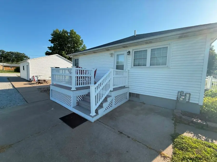 206 6th Avenue E, Andalusia, IL 61232 - #3